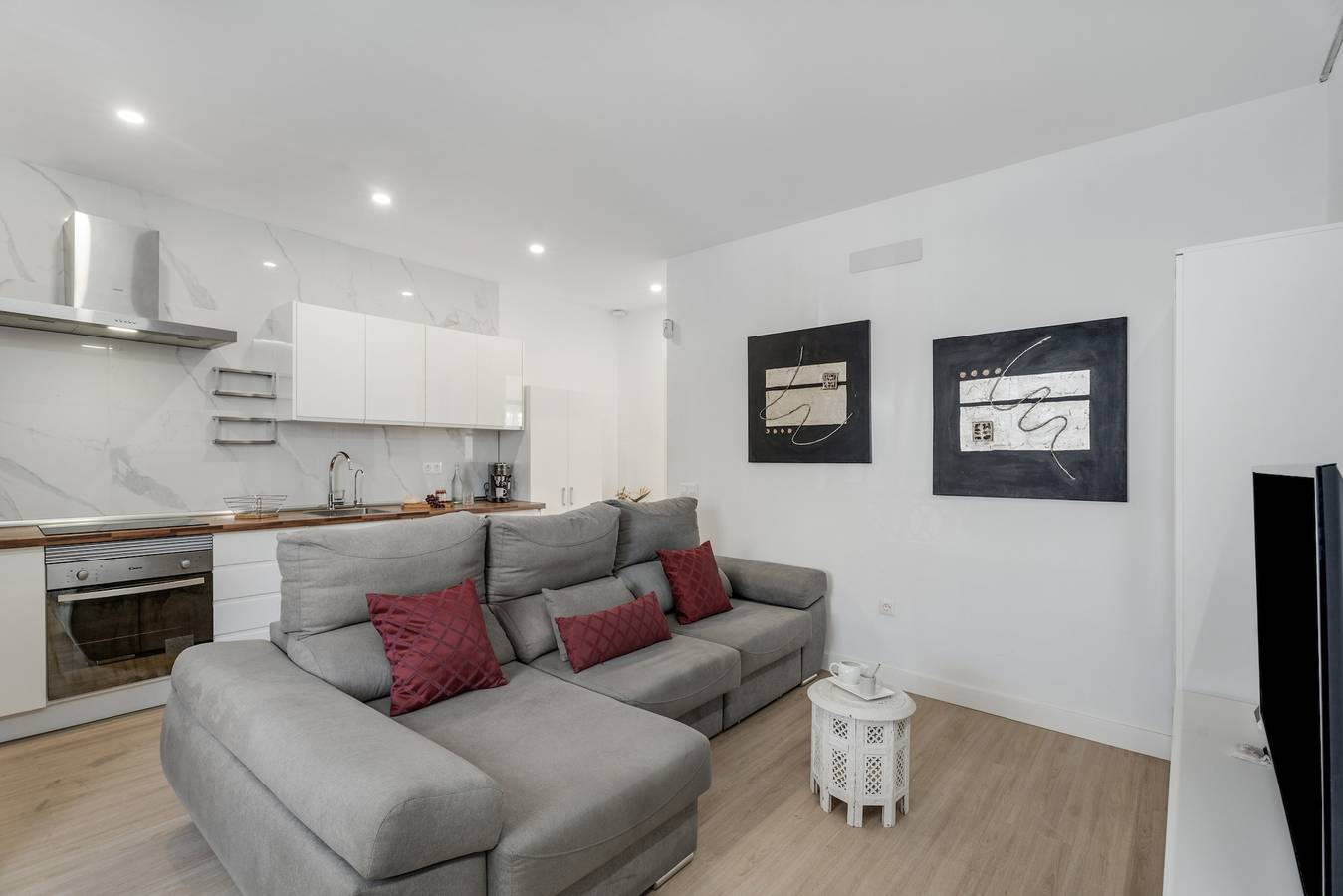 Apartamento entero, Vacaciones 'Sun Garden' con vistas a la montaña, terraza privada y Wi-Fi in San Eugenio Alto, Adeje
