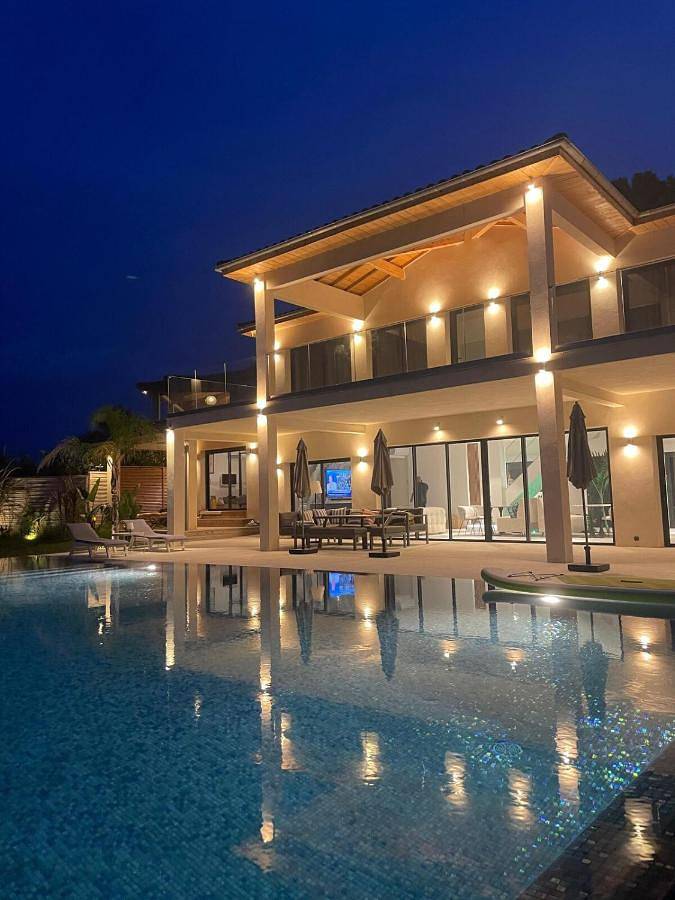 Location de vacances pour 8 personnes, avec jardin ainsi que piscine et vue à Plaissan - 3