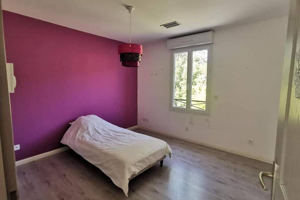 La Maison Dans la Colline in Velleron, Parc naturel régional du Mont-Ventoux