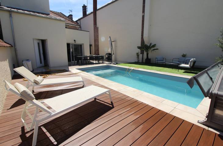 Gîte pour 15 personnes, avec piscine ainsi que balcon et jardin à Dizy