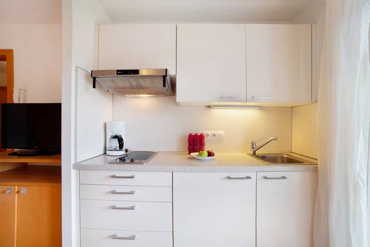 Ganze Wohnung, Ferienwohnung "Mosttragerhof 2" mit Bergblick, Gemeinschaftspool und Wlan in St. Georgen (Schenna), Schenna