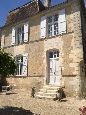 Chambre d’hôte pour 3 personnes, avec terrasse ainsi que jardin et vue, adapté aux familles à Rouillac