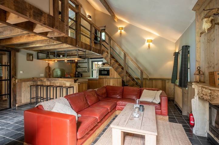 Wunderschönes 8-Personen-Ferienhaus in den Ardennen mit Holzofen und Natur vor der Tür. in Weismes, Naturpark Hohes Venn