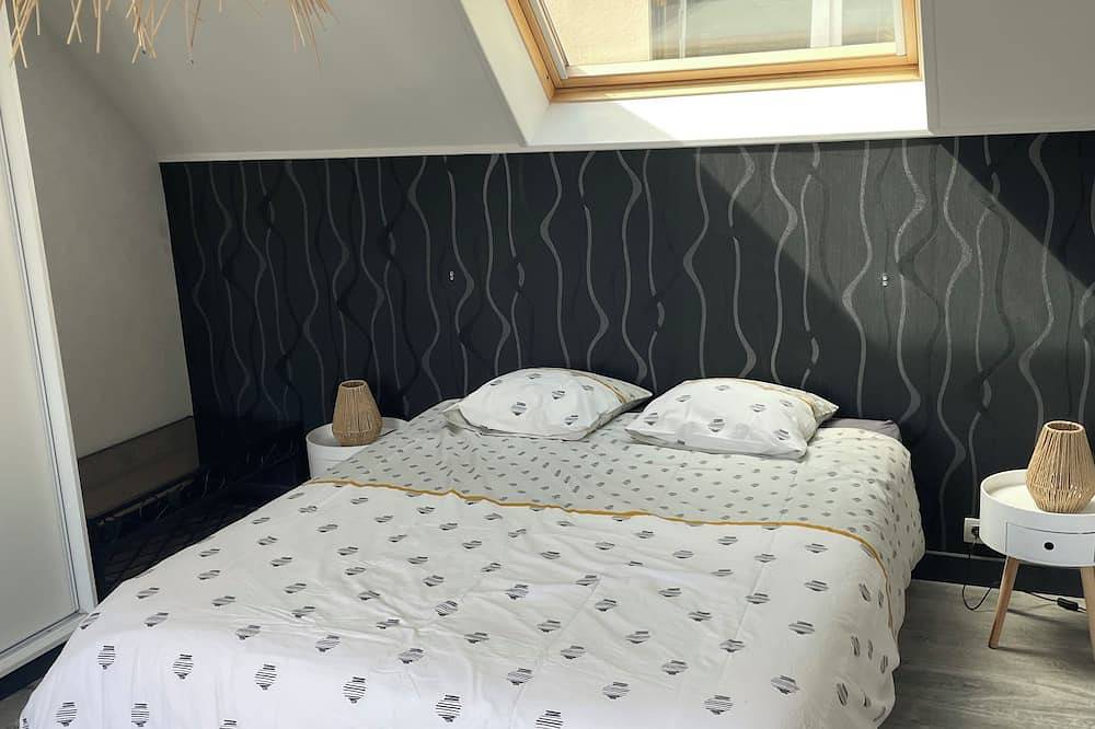 Maison Au Port De Lezardrieux in Lézardrieux, Costa de granito rosa