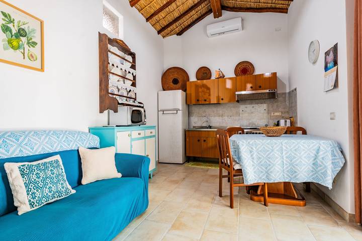 Hel lejlighed, Apartment 'Casa Nenna' with Air Conditioning in San Vito, Cagliari-provinsen