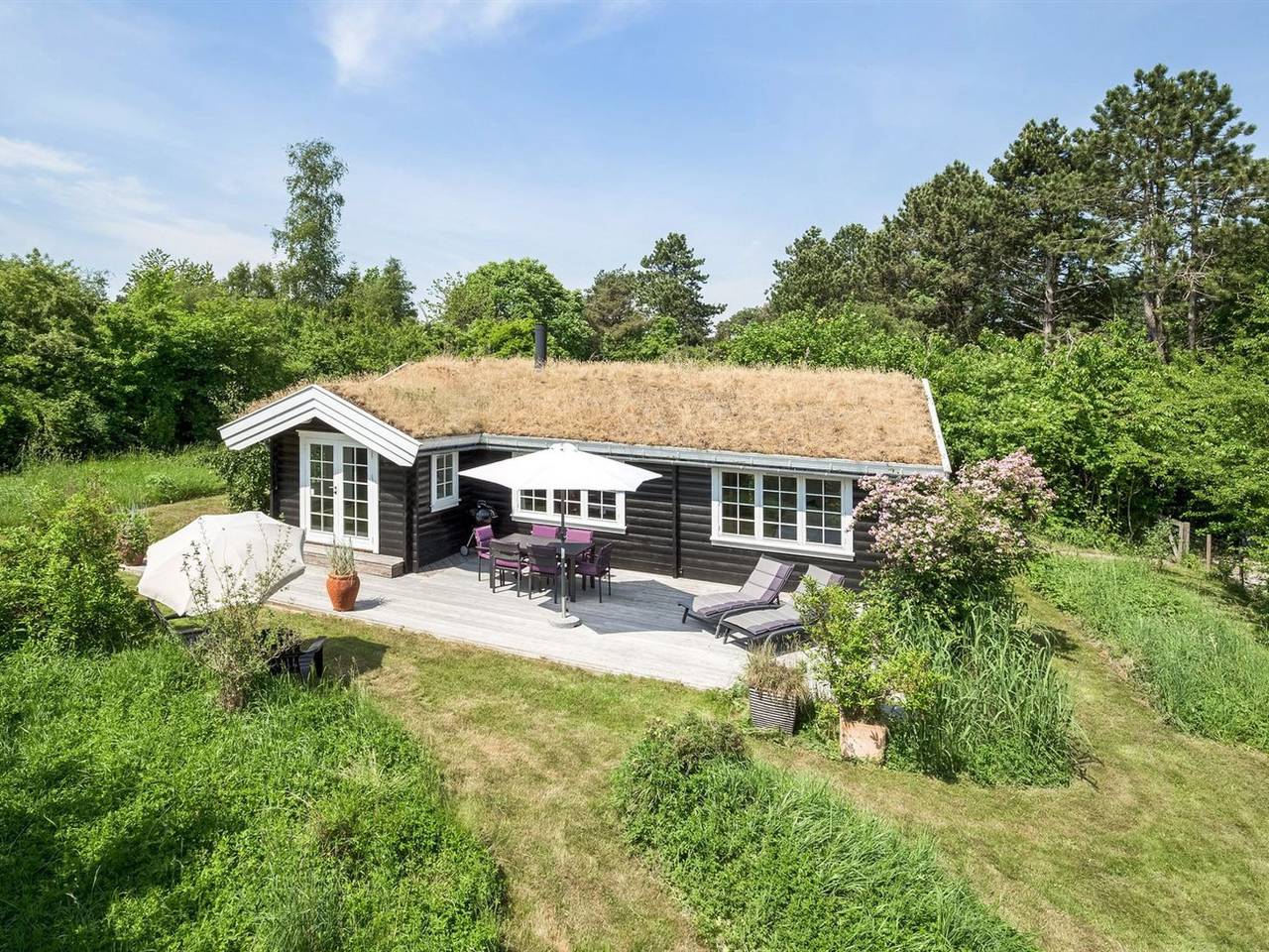 "Ottil" - 1km from the sea in Tisvilde, Kattegat
