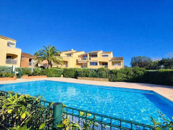 Gîte pour 4 personnes, avec Terrasse et Piscine dans Port Cogolin