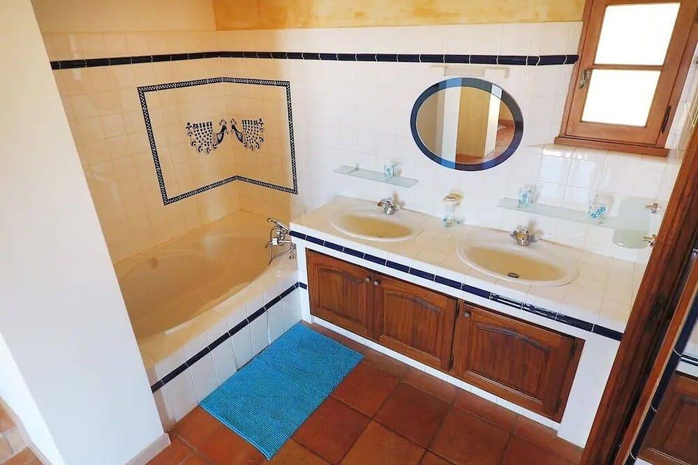 Blue Bay Heaven Villa in Les Issambres, Roquebrune-sur-Argens