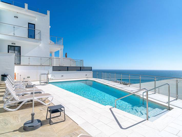 Ferienwohnung für 4 Personen, mit Balkon und Pool in Nerja