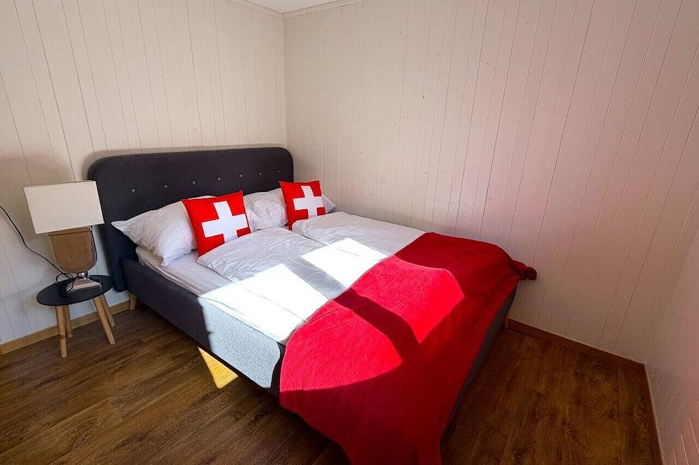 Geheel appartement, Concierge, Swiss Alps Scenic Views by Swisshut in Sigriswil, Meer van Thun