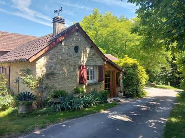 Gîte pour 4 personnes, avec terrasse et jardin, animaux acceptés à Sarlat-la-Canéda
