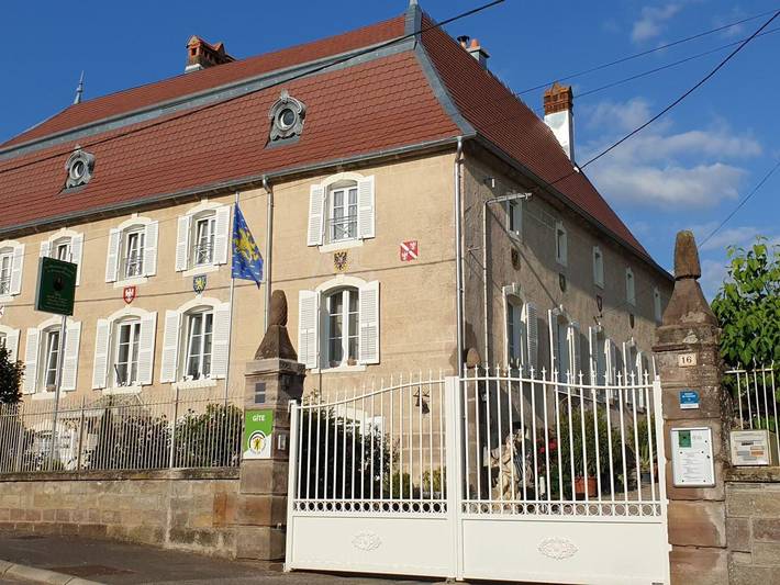 Gîte pour 12 personnes dans Mersuay