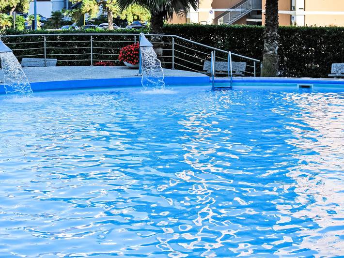 Ferienwohnung für 3 Personen, mit Terrasse und Garten sowie Pool