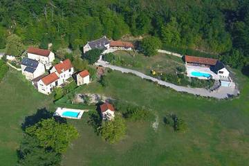 Location de vacances pour 30 personnes, avec piscine, animaux acceptés à Maleville