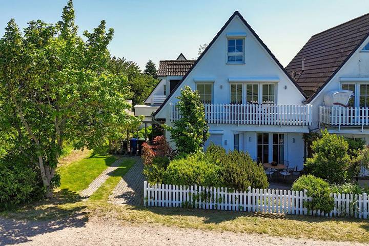 Ferienwohnung für 6 Personen, mit Balkon und Garten sowie Ausblick in Breege, Rügen