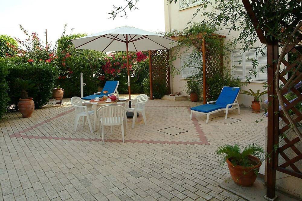 Ganze Wohnung, Apt 3, in der Nähe des Strandes, 1 Schlafzimmer, private Veranda, einfache Reise Agia Napa Protaras in Πύλα, Larnaca Bezirk