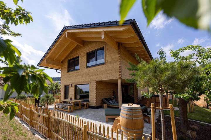 Ferienhaus für 4 Personen, mit Whirlpool und Garten sowie Sauna