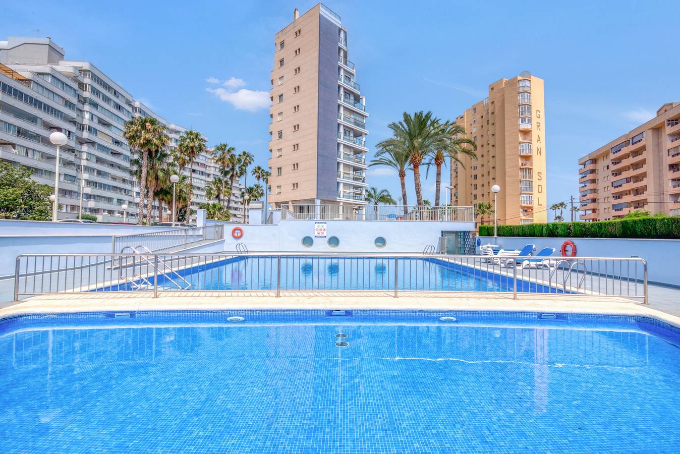 Apartamento inteiro, Apartamento 'Familiar En Calpe' com vista para o mar, Wi-Fi e ar condicionado in Playa la Fossa, Calpe