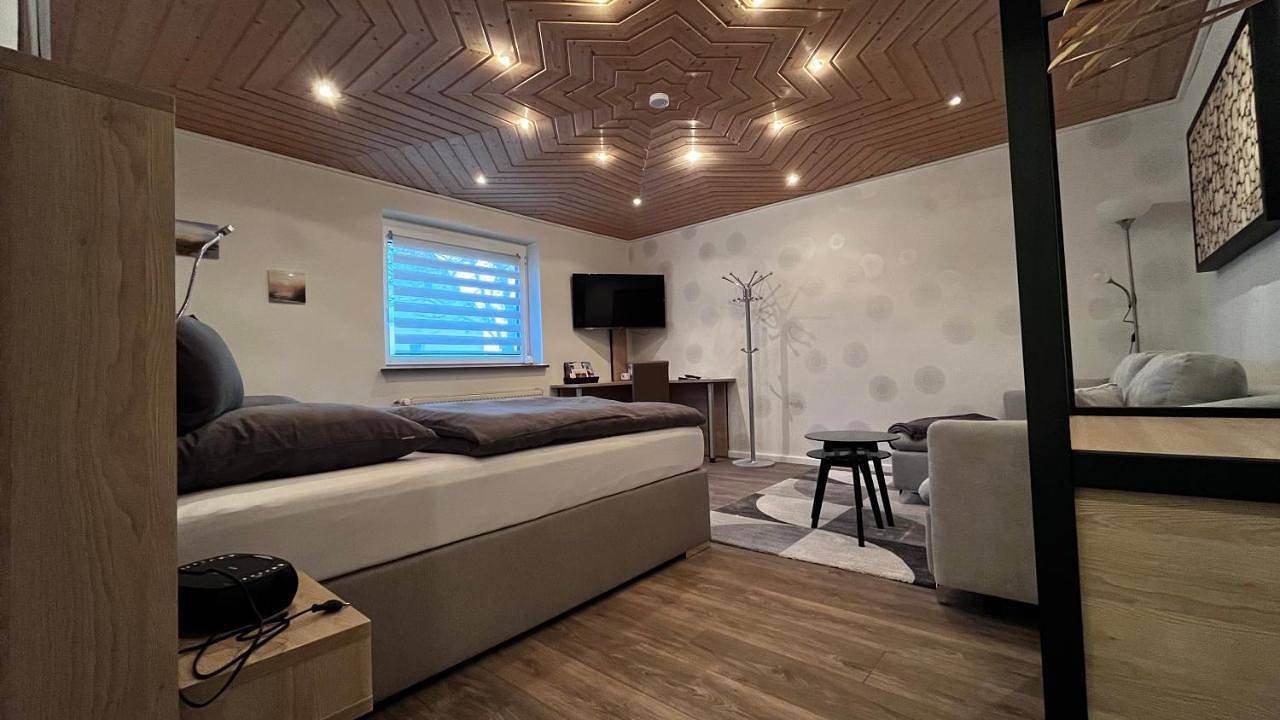 Ganze Wohnung, One-Bedroom Apartment in Igersheim, Stuttgart Region