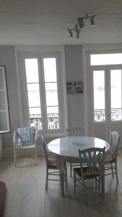Appartement entier, Two-Bedroom Apartment in Le Tréport, Région de Dieppe