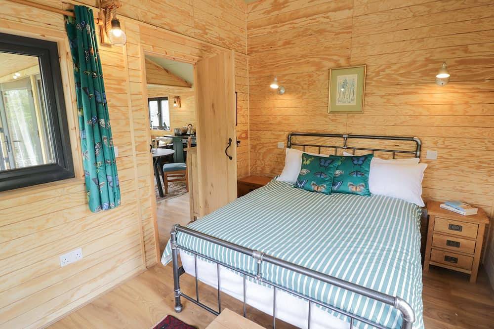 Dragonfly, pet friendly, with hot tub in Dunchurch in Bourton And Draycote, Warwickshire
