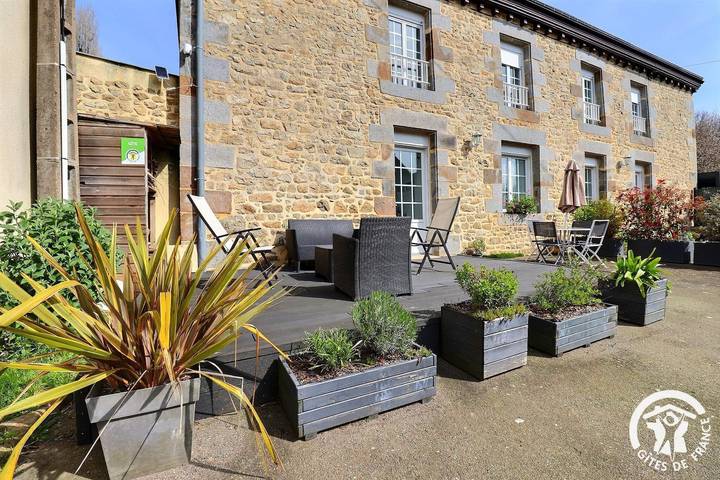 Gîte pour 4 personnes, avec Terrasse et Jardin ainsi que Piscine et Vue à La Chapelle-Chaussée