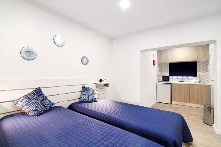 Appartement entier, Appartement « Beach » avec terrasse partagée, Wi-Fi et climatisation in Moncarapacho e Fuseta, Parque Natural da Ria Formosa