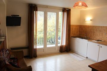 Gîte pour 4 personnes, avec terrasse, animaux acceptés dans Lac de Castillon
