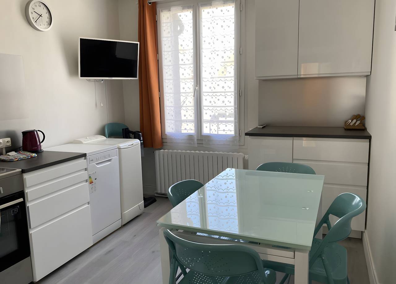 Entire apartment, Apartment 'Les Hêtres N°3' with Mountain View, Balcony and Wi-Fi in La Bourboule, Volcans d'Auvergne Regional Nature Park
