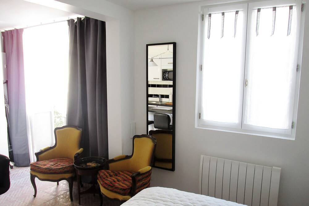 Appartement entier, L'Atelier, studio indépendant sur cour privée à 20 mn centre Paris par le Rer A in Maisons-Laffitte, Yvelines