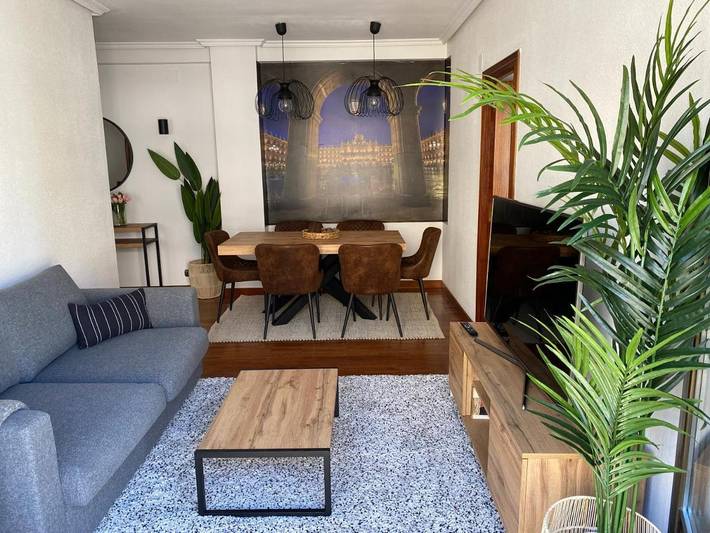Apartamento para 8 personas, con Balcón además de Terraza y Vistas en Centro de Salamanca