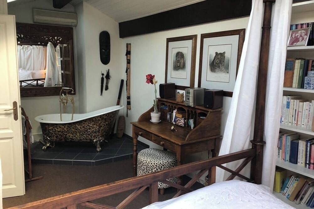 Charming Safarie Room  in Veigy-Foncenex, Thonon-les-Bains region