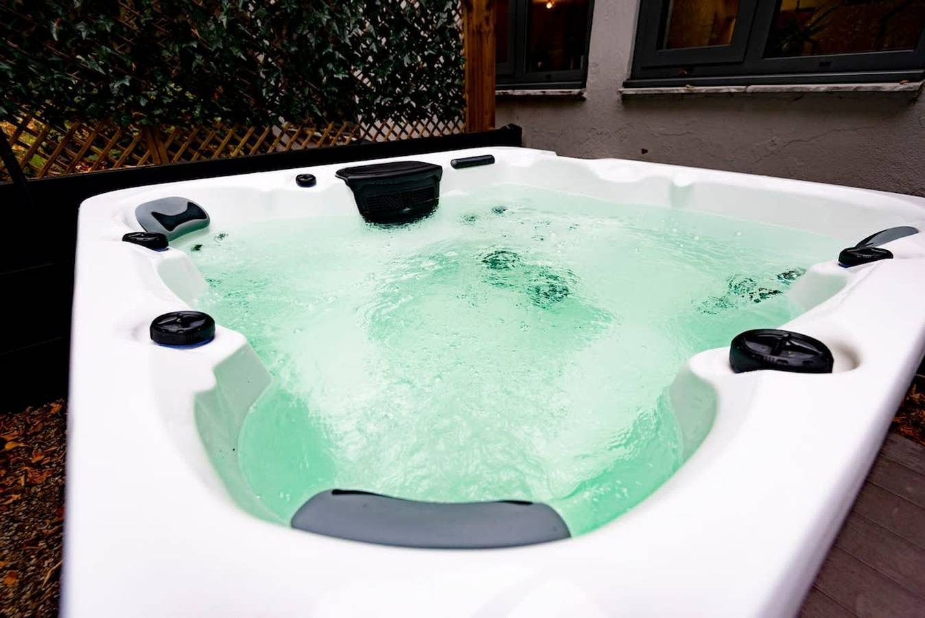 Ganze Wohnung, The Leeds Gathering - Hot Tub - Ev Charging in Leeds, Westliches Yorkshire