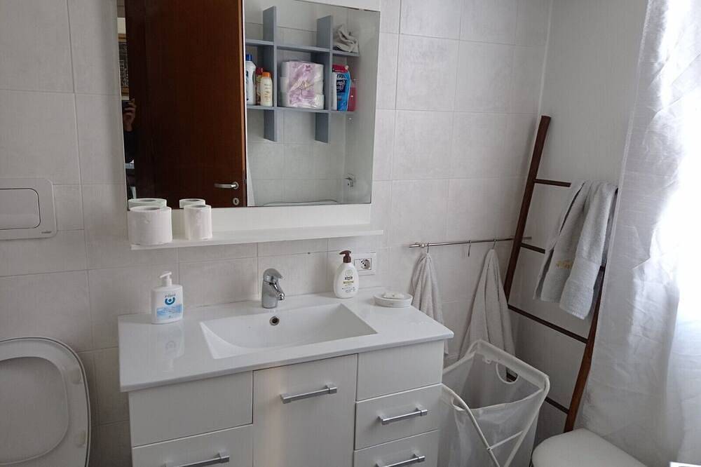 Appartamento intero, Casa Dori 6 letti, cucina, 2 bagni, terrazza. Ottima posizione,anche per aziende in Bergamo, Provincia di Bergamo