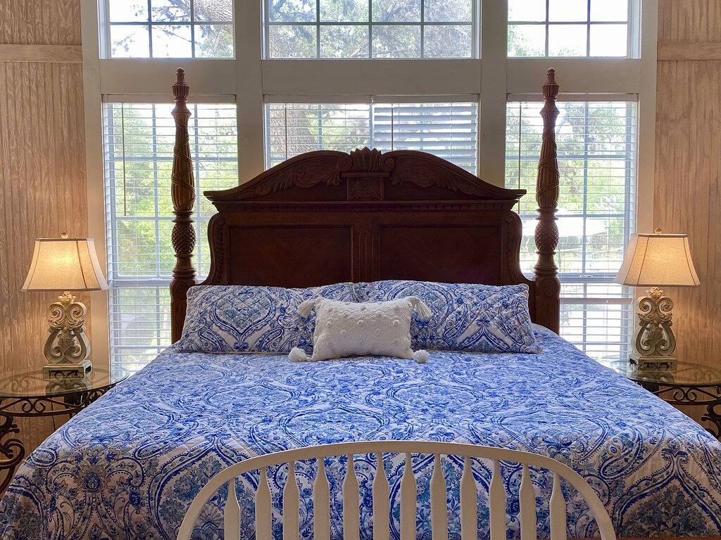 Historisches, Gated Family Compound - Gehen Sie zum Fluss Frio! in Concan, Uvalde County