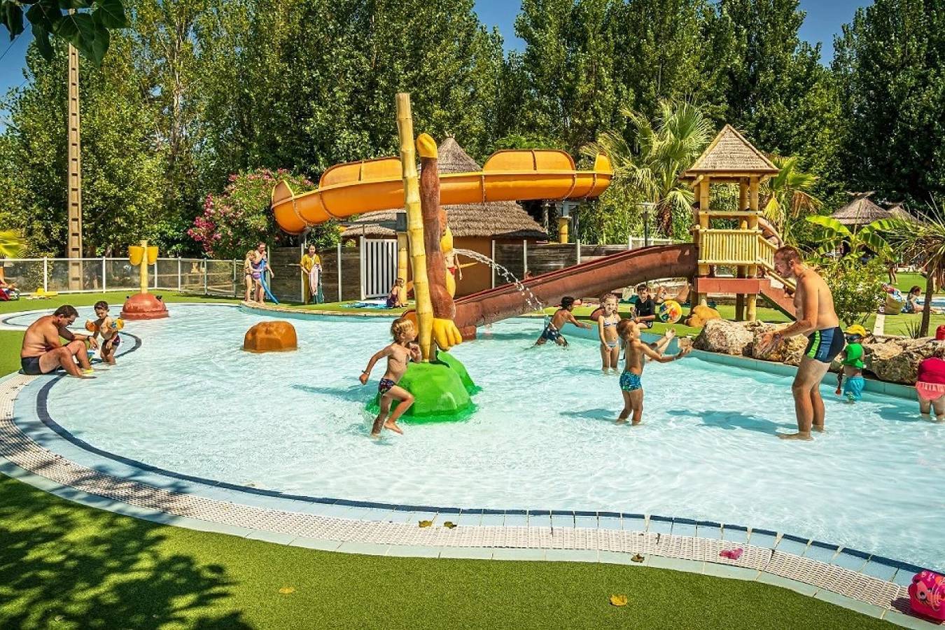 Zecamping 4 étoiles 500m plage piscine couverte animaux acceptés club enfant in Sérignan, Côte méditerranéenne (France)