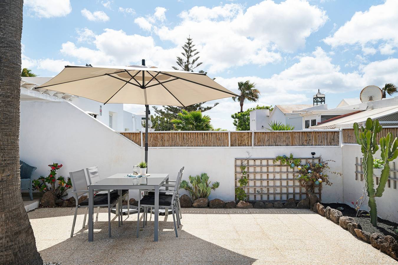 'Mi Casita' with Mountain View, Private Terrace and Wi-Fi in Playa Blanca, Yaiza