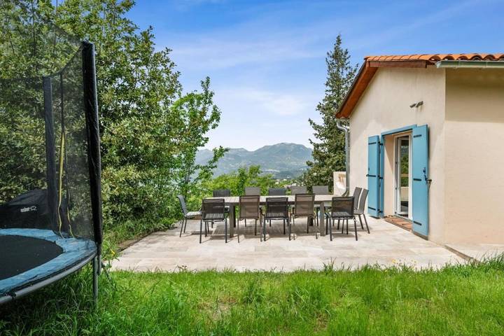 Location de vacances pour 12 personnes, avec jacuzzi et jardin à Aspremont - 2