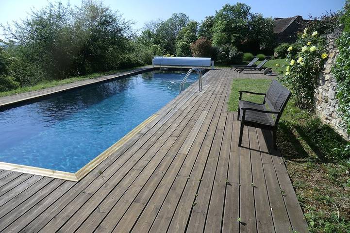 Gîte pour 8 personnes, avec jardin et piscine à Puyjourdes