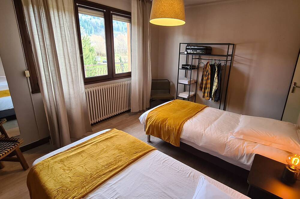 Entire apartment, Apartment in quiet house between lakes and fir trees in Martignat, Nantua