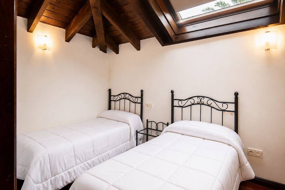 Entire apartment, Tejasturias : La Franca Swimming Pool, Paddle Tennis and Beach in Ribadedeva, Costa Verde (Spain)