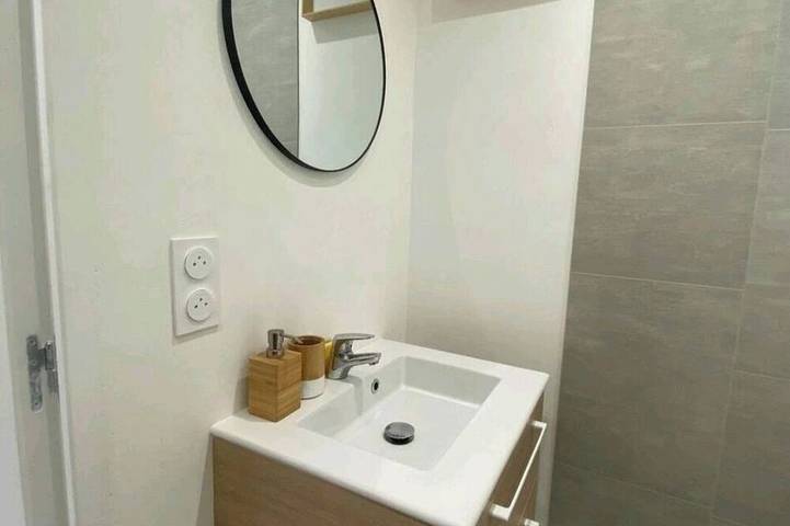 Appartement entier, Cozy and renovated apartment in the city center 😁 in La Crau, Côte méditerranéenne (France)