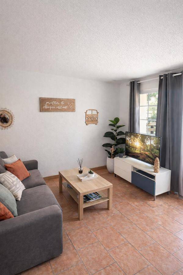 Location de vacances pour 6 personnes, avec vue et piscine ainsi que bassin pour enfant et jardin dans Golf De Moliets Moliets Et Maa