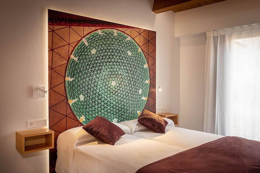 Entire apartment, 4-1 Surrealista - Attic Premium in Figueres, Upper Empordà