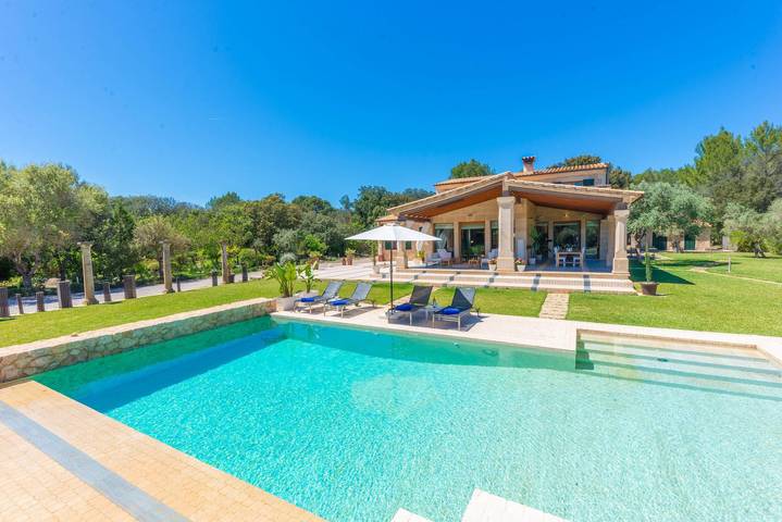 Villa für 8 Personen, mit Terrasse und Whirlpool in Pollença