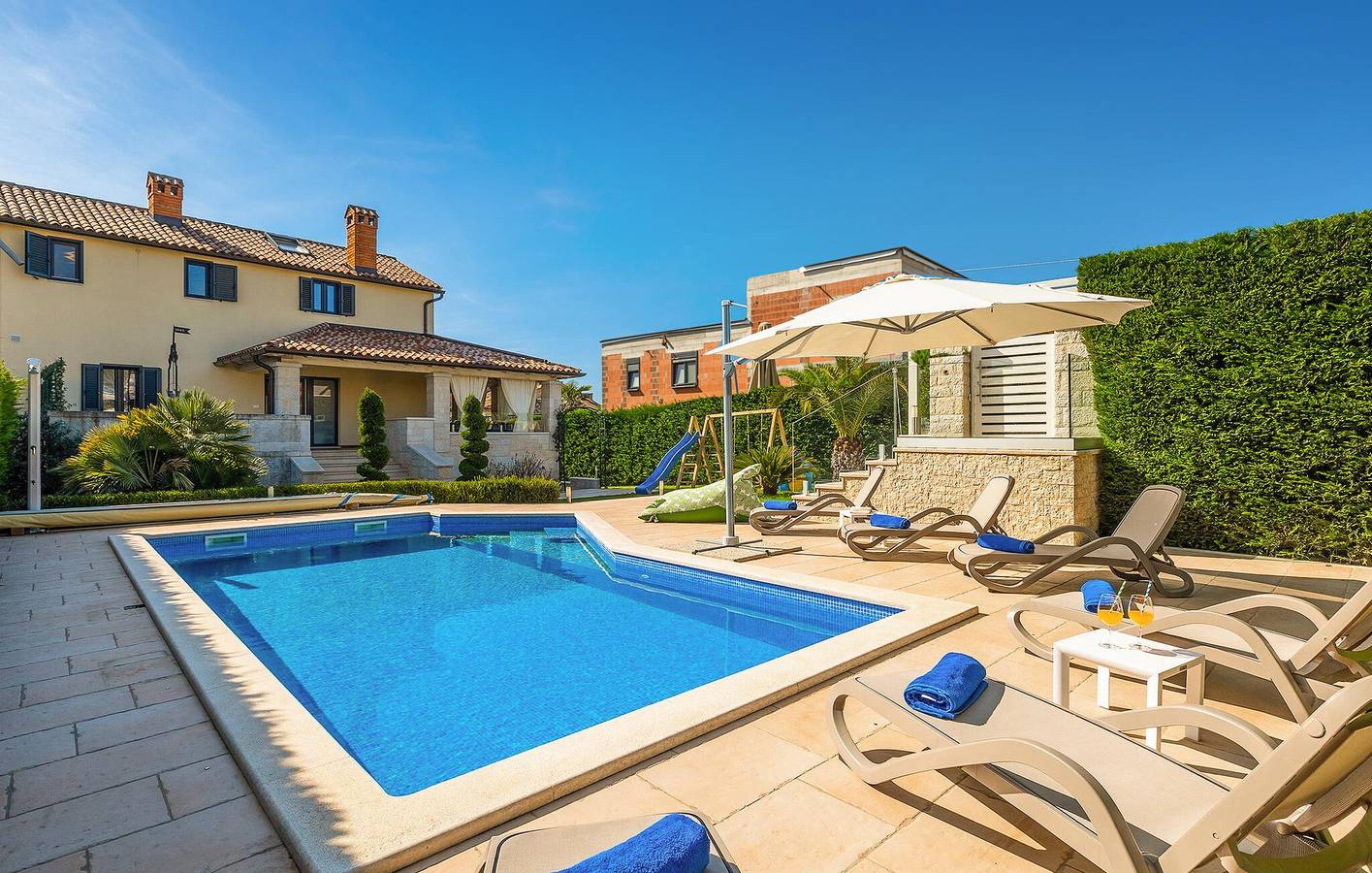 Gemütliche 2-Zimmer-Wohnung mit Pool, WLAN und Parkplatz in der Nähe von Labinci und dem Restaurant Žardin in Kastelir, Općina Kaštelir - Labinci