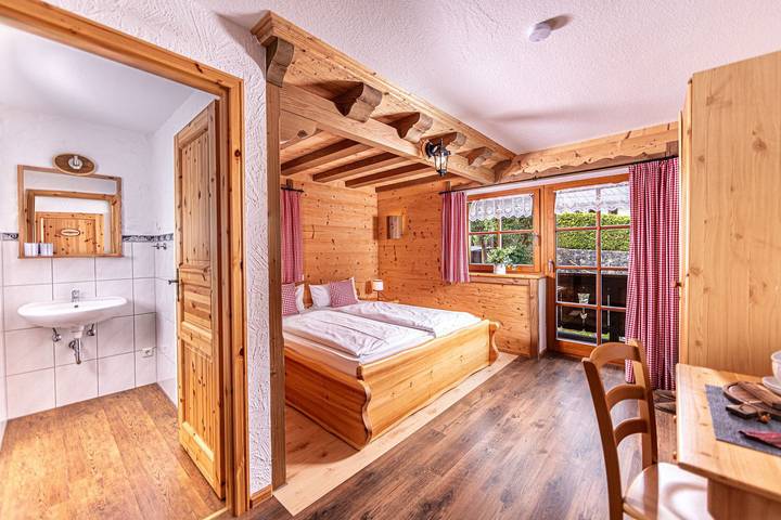 Hütte für 2 Personen, mit Balkon und Garten in Bayern