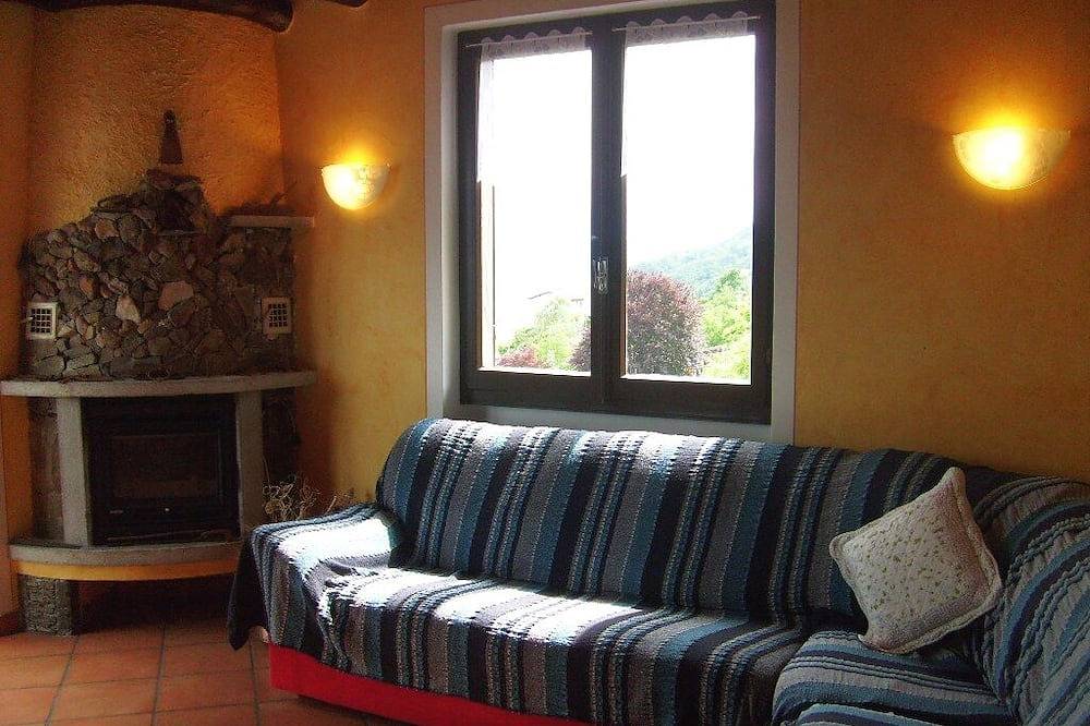 Geheel appartement, Ruim appartement met 3½ kamers met een prachtige zonneterras en uitzicht op het meer in Oggebbio, Gemeente Oggebbio