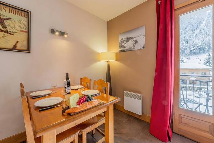 Entire apartment, V Buet 31: Beside Ski Lift; Pool, Sauna & Gym in Vallorcine, Bonneville region