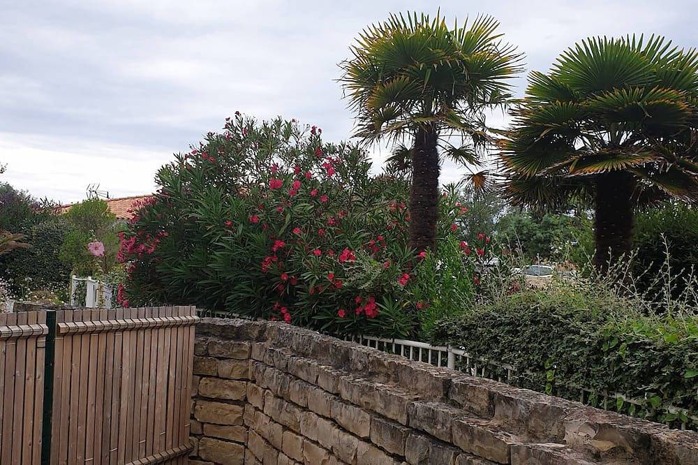 Entire apartment, Studio In Residence With Pool And Parking in La Couarde-sur-Mer, Ile de Re